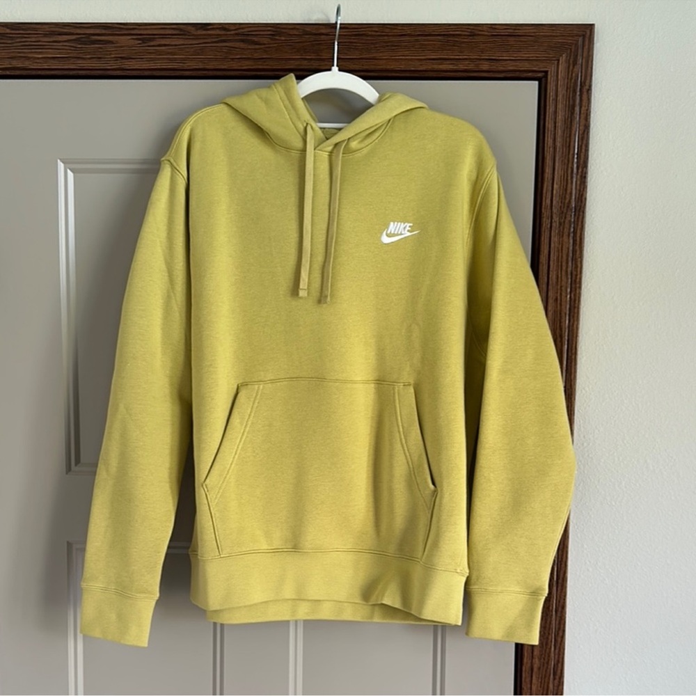 NWOT  Nike Sportswear Club Fleece Hoodie size Large Buff Gold BV2654-720 yellow